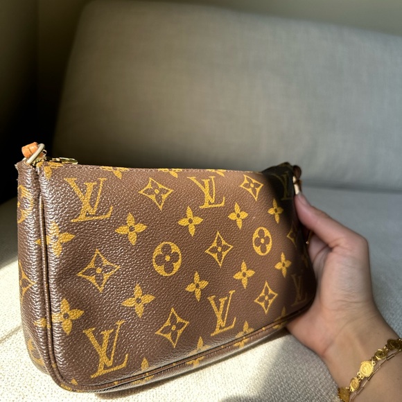 🌹Beautiful Louis Vuitton Pochette Accessories🌹 - Picture 10 of 17